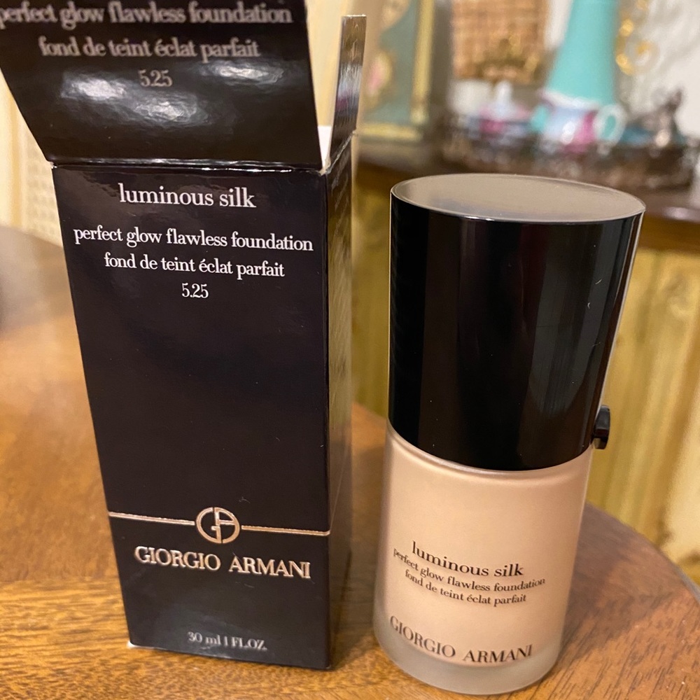 Giorgio Armani Luminous Silk Foundation Shade 5.25